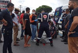 Vídeo mostra momento em que idosa é atropelada em avenida movimentada de Maceió