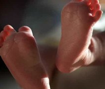 Bebê morto com socos e dentadas por mãe e padastro