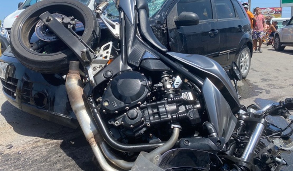 Vídeo. Colisão envolvendo carro e moto deixa jovem gravemente ferido, em Marechal