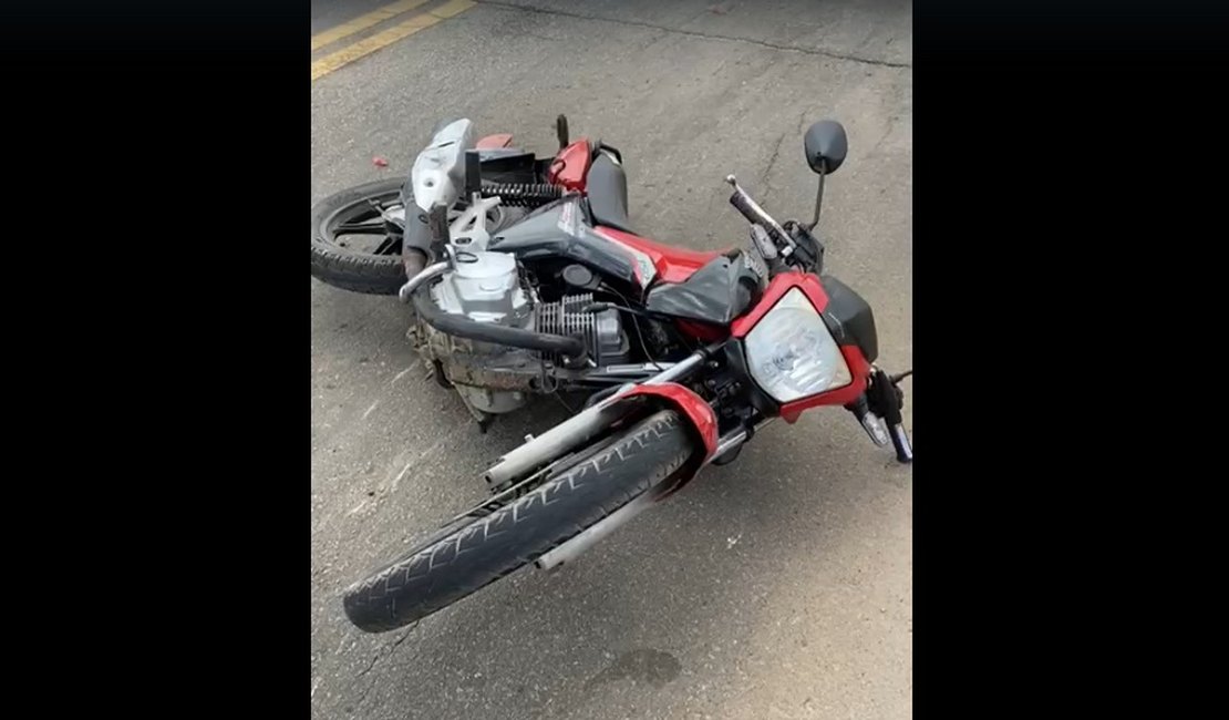 Dois homens ficam feridos após moto colidir em mureta de proteção de rodovia, em Craíbas