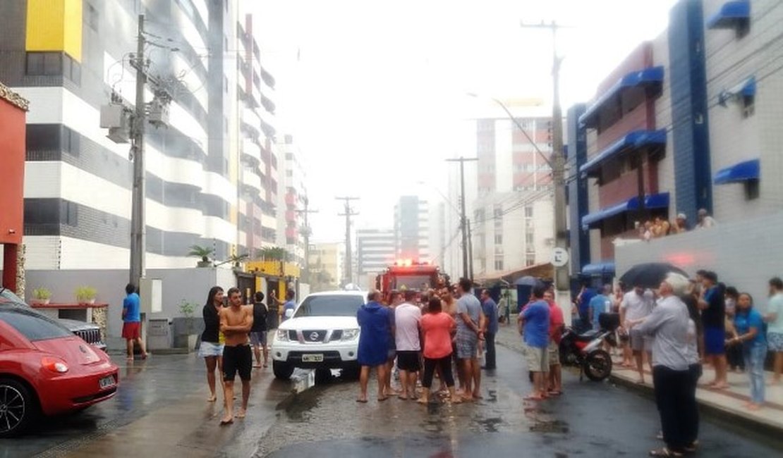 Delegado vai intimar moradores de prédio onde incêndio matou uma mulher em Maceió