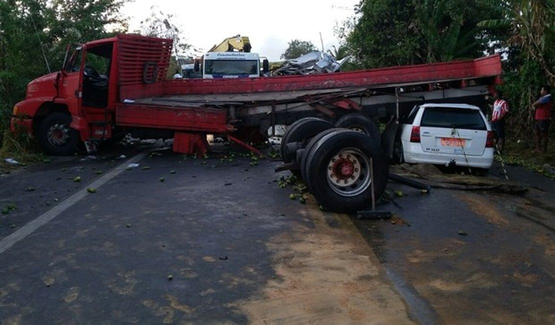 Acidente envolvendo três veículos deixa um morto em Messias, AL