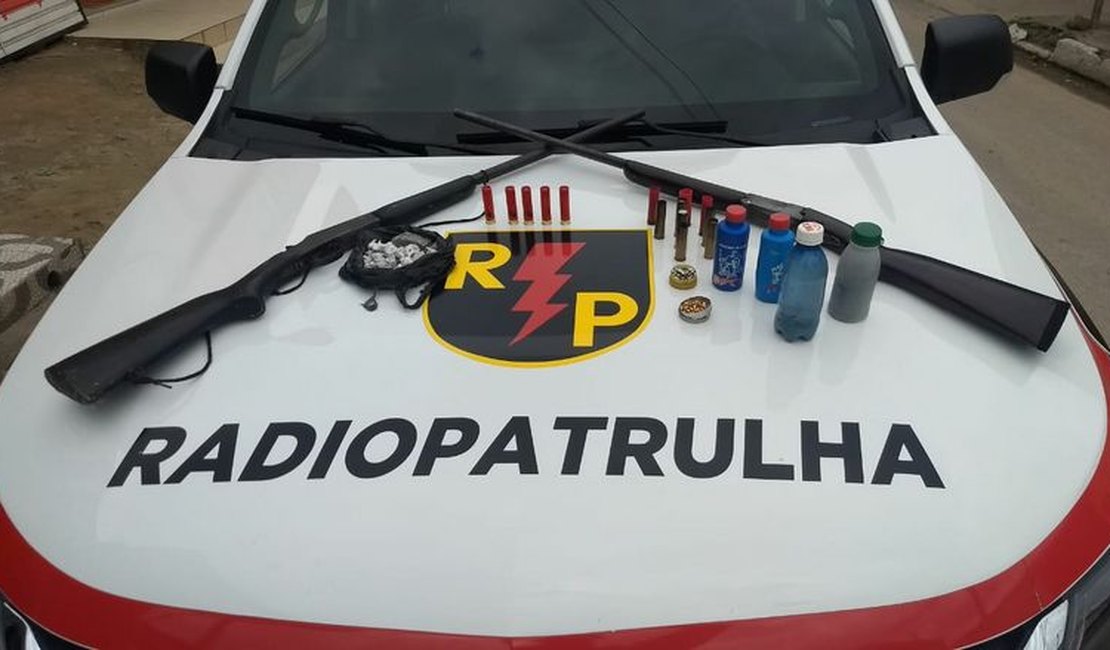 Polícia prende dois e apreende armas e drogas em Rio Largo