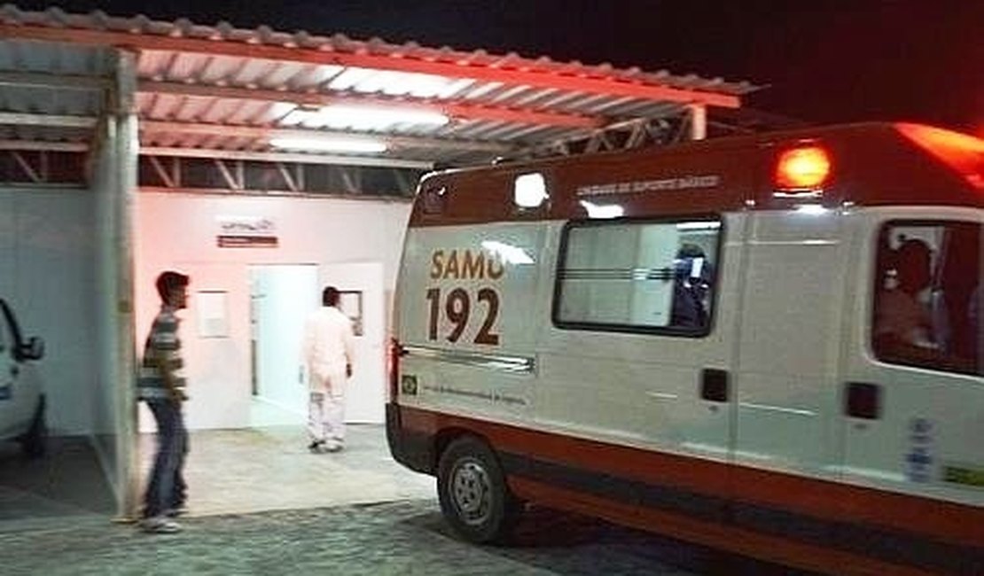 Idoso de 64 anos tem casa invadida e é agredido com golpes de facão em Penedo