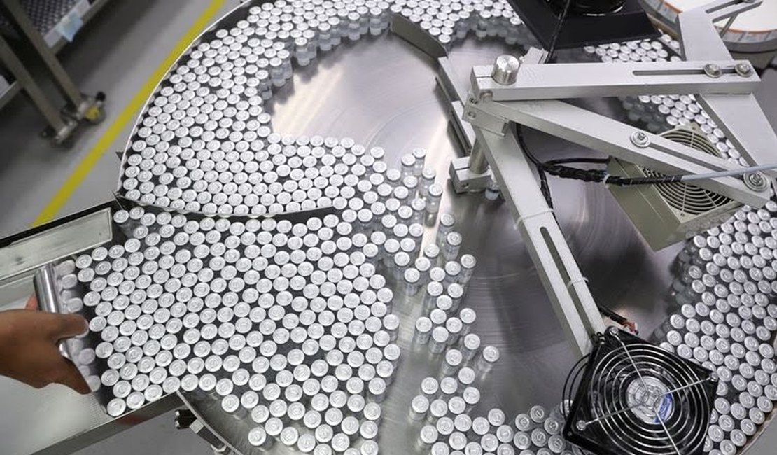 Insumos para vacina CoronaVac chegam ao Brasil dia 26 de maio