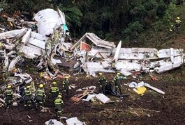 Relatório aponta que pilotos de avião da Chape falaram sobre risco de ficar sem combustível duas horas antes da queda