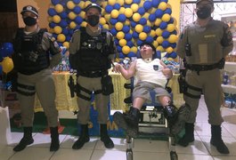 Ação Social: Militares participam de aniversário de jovem com deficiência que deseja ser PM