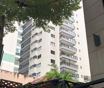 Vídeo. Menino fica pendurado em janela de prédio no Rio de Janeiro