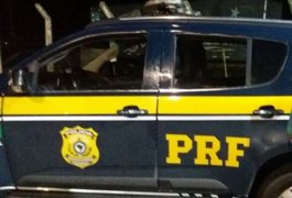 PRF recupera carro roubado minutos após assalto em Canapi, no Sertão de Alagoas