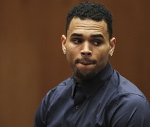 Chris Brown é preso após ameaçar mulher com arma em casa, diz site