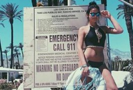 Bruna Marquezine sensualiza de biquíni na Califórnia