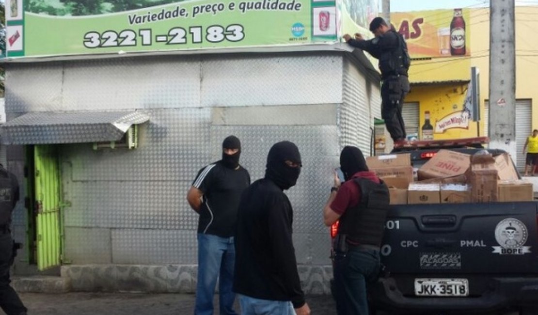 Operação do Bope combate venda ilegal de cigarros em Maceió