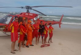 Vídeo: Aeronave Falcão 5 auxilia guarda-vidas em resgate de afogados em Maceió