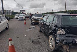 Após colisão, veículo roda e invade pista contrária na AL 220, em Arapiraca