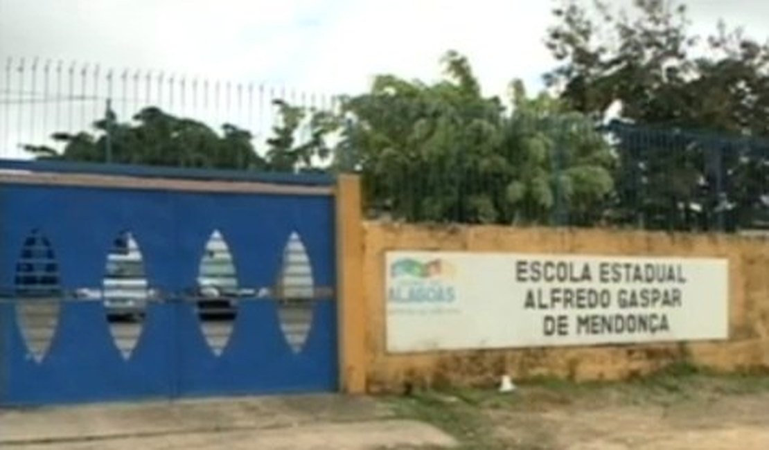 Alunos incendeiam criminosamente parte de escola em Maceió