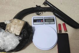 Homem é preso ao ser flagrado com drogas e espingarda, em Maceió