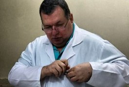 Idoso encontrado morto dentro de apartamento em Arapiraca é o médico e escritor Paulino Vergetti