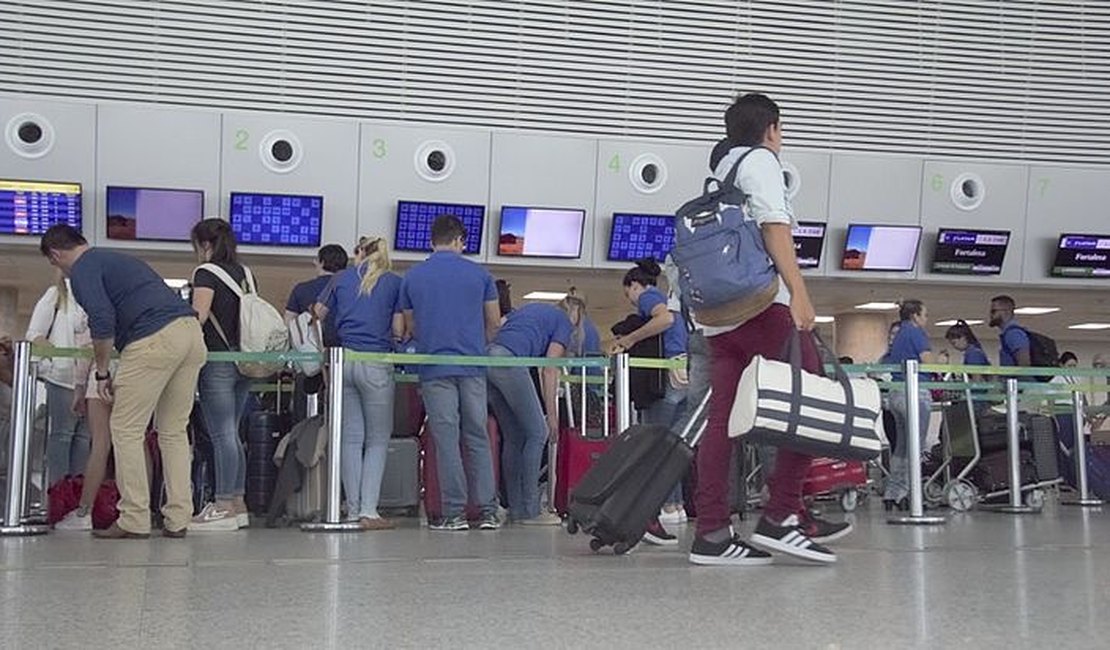 Regras para uso de máscaras em aviões e aeroportos ficam mais rígidas