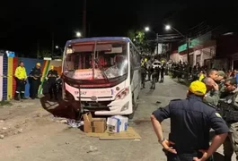 Após faltar freio, micro-ônibus invade procissão e quatro fiéis morrem em Pernambuco; mais de 20 ficaram feridos