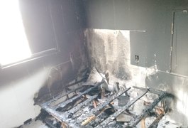 Incêndio por causa de ventilador destrói quarto de apartamento no interior de Alagoas