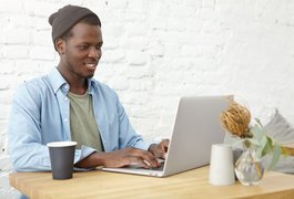 Programa oferece cinco mil bolsas de estudo para curso de Inglês on-line