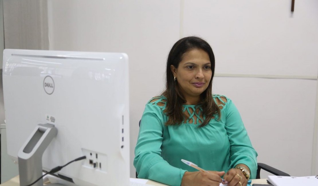 Secretária de Educação de Arapiraca garante a regularização do calendário escolar