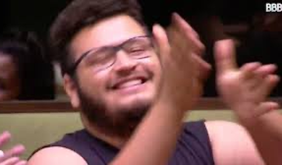 Debochado, Victor Hugo canta Melim para Boca Rosa e Guilherme no BBB20