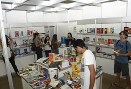Editora da Ufal expõe mais de 5 mil títulos na 7ª Bienal de Alagoas