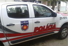 Homens armados assaltam 20 alunos em estacionamento de escola, em Arapiraca