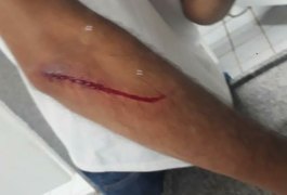 Estudante fere adolescente com estilete dentro de escola no interior de Alagoas