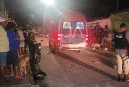 Com filha de 4 anos no colo, jovem é morto com tiro no rosto em Arapiraca