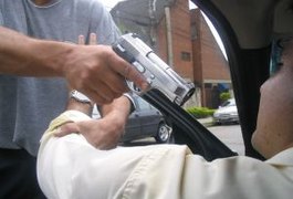 Homem armado rende mulher e rouba motocicleta em Arapiraca