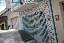 Loja de confecção infantil do Centro de Arapiraca é arrombada e prejuízo é de R$ 70 mil