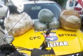 Polícia apreende 15kg de maconha em terreno baldio
