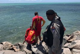 Corpo de pescador é encontrado entre as pedras na Pajuçara