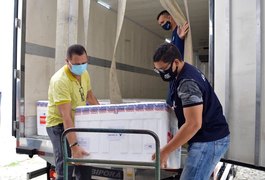 Alagoas recebeu nesta quarta-feira, 02, 98.250 doses da vacina AstraZeneca