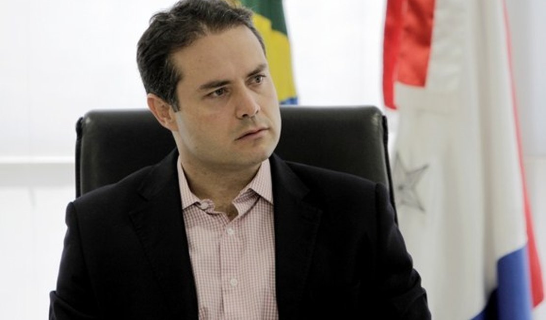Governador afirma que vai antecipar 13° salário dos servidores