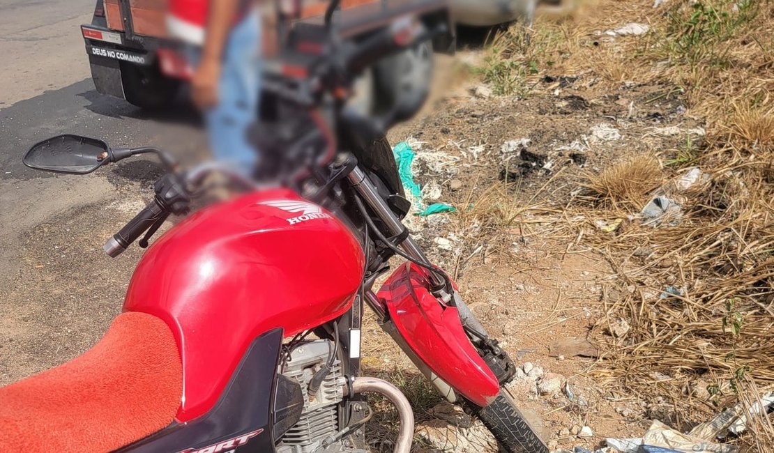 Motociclista de aplicativo fica ferido após colisão, em Arapiraca