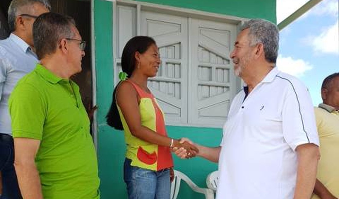 FETAG-AL realiza a entrega de casas pelo PNHR em Olho D´Água do Casado