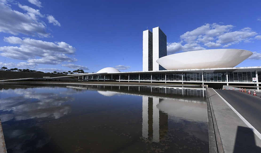 Senado Federal aprova projeto que reduz penas de Bolsonaro e condenados por tentativa de golpe