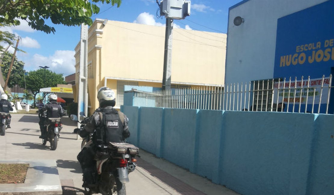 Homem invade escola em Arapiraca e rouba arma de vigilante