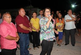 Prefeita entrega calçamento de ruas no bairro Baixa Grande