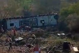 15 pessoas morreram em acidente de ônibus com romeiros, em São José da Tapera