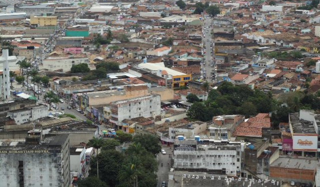 Motoqueiro fica ferido em colisão no trevo do Olho D’água dos Cazuzinhos em Arapiraca