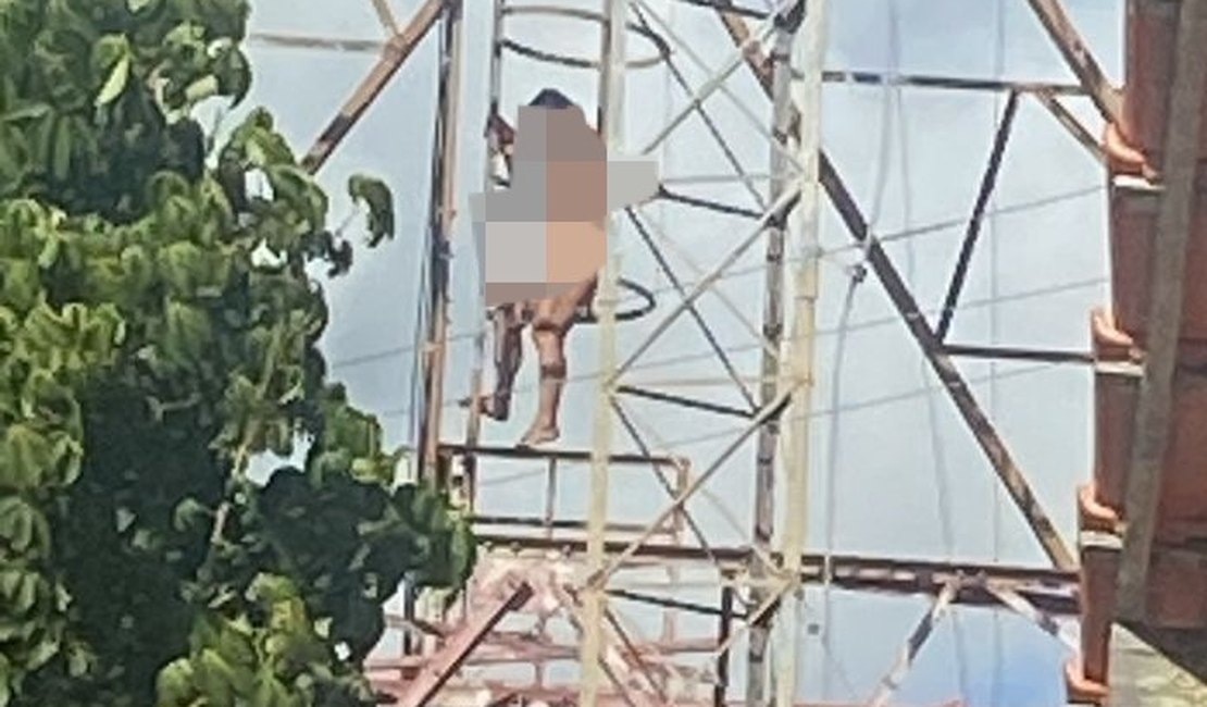 Mulher nua sobe em torre de telefonia e ameaça se jogar no interior de Alagoas