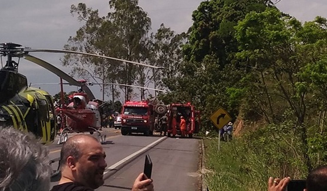 Caçamba invadiu faixa contrária em acidente com van na BR-104, diz PRF
