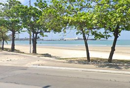 Homem é encontrado morto com marcas de golpes de objeto perfurocortante na Praia da Avenida, em Maceió