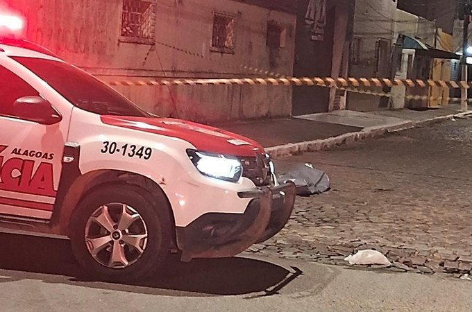 Homem morre após ser baleado em esquina no Centro de Arapiraca