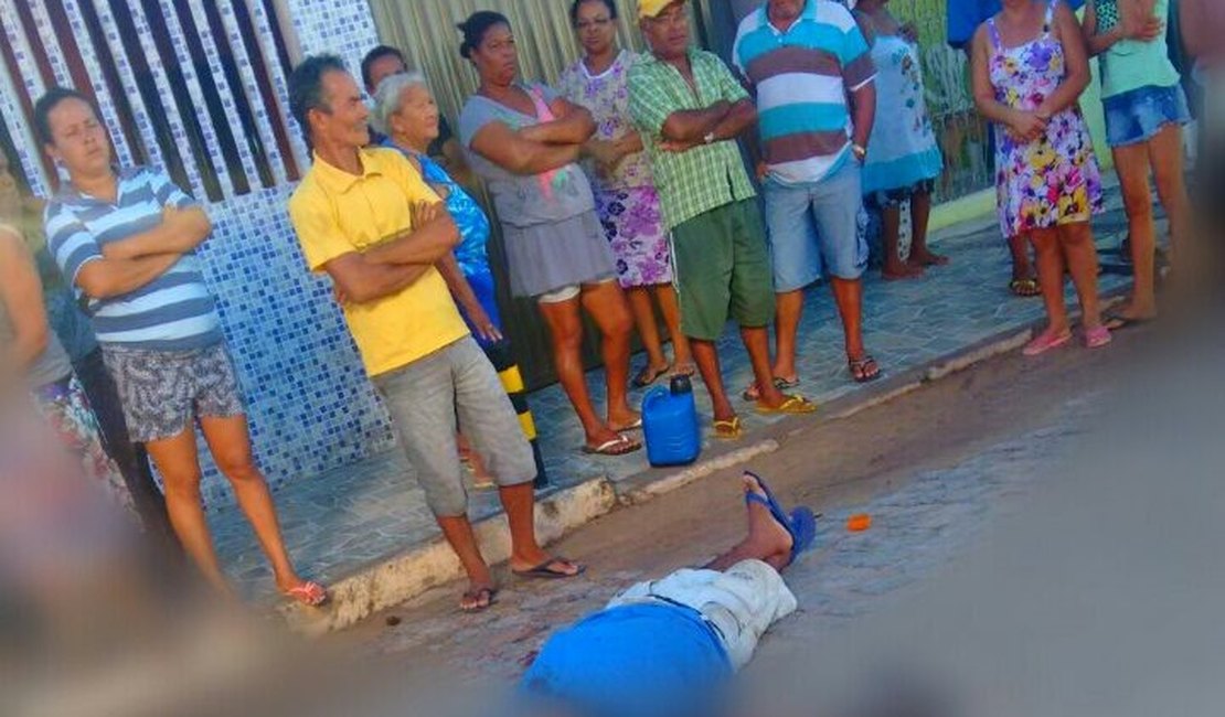 Criminosos roubam motocicleta e matam homem a tiros, em Anadia