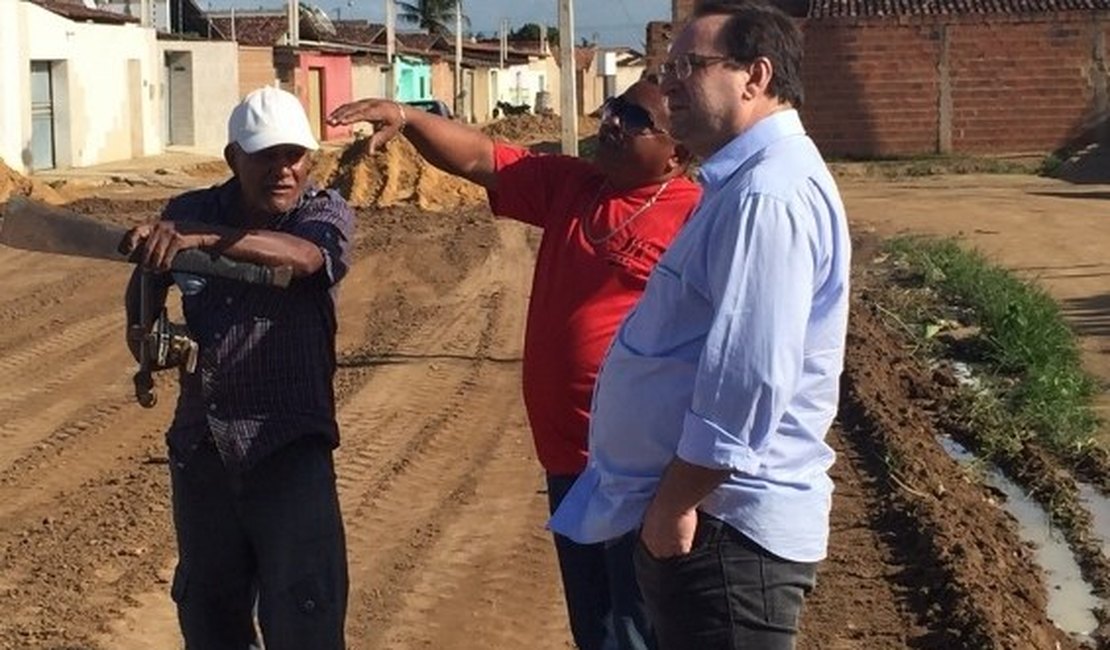 Após 12 anos, Arapiraca recebe obras para construção de escola estadual